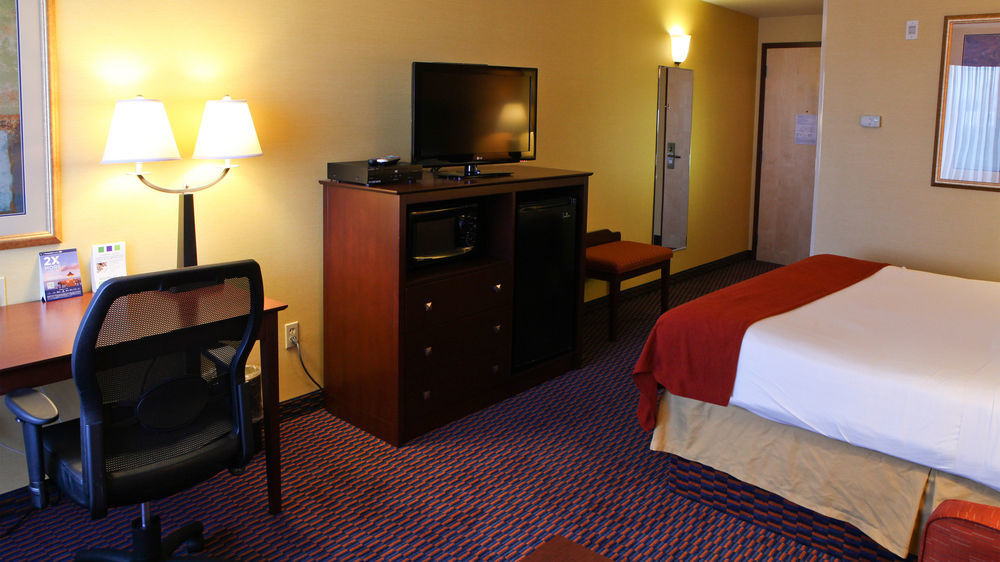 Holiday Inn Express Hotel & Suites Ричленд Экстерьер фото