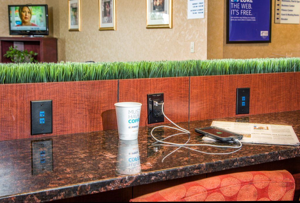 Holiday Inn Express Hotel & Suites Ричленд Экстерьер фото